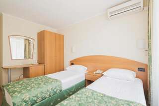 Гостиница Гостиничный комплекс Сочи-Магнолия Сочи Стандартный двухместный номер с 1 кроватью или 2 отдельными кроватями и балконом-1